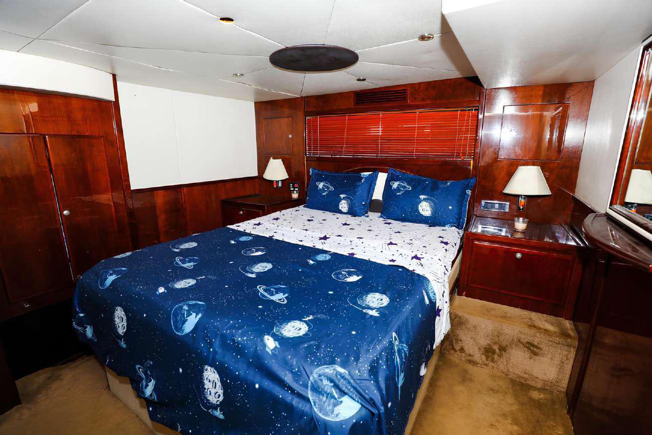 66ft yacht rental in dubai marina